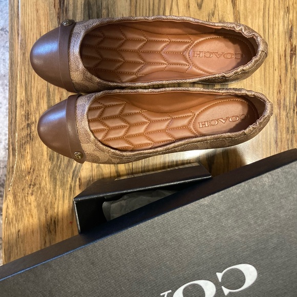 Coach Ballet Flats Brand New in Box - Picture 4 of 4